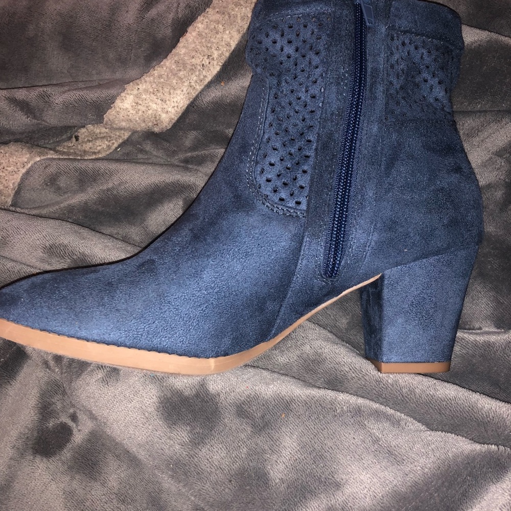 Blue suede Booties